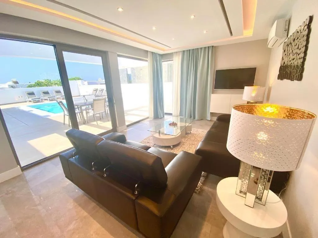 Villa Celine 卡门港 0*,